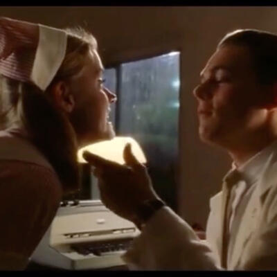 护士脱了衣服里面内衣的样子(图2)