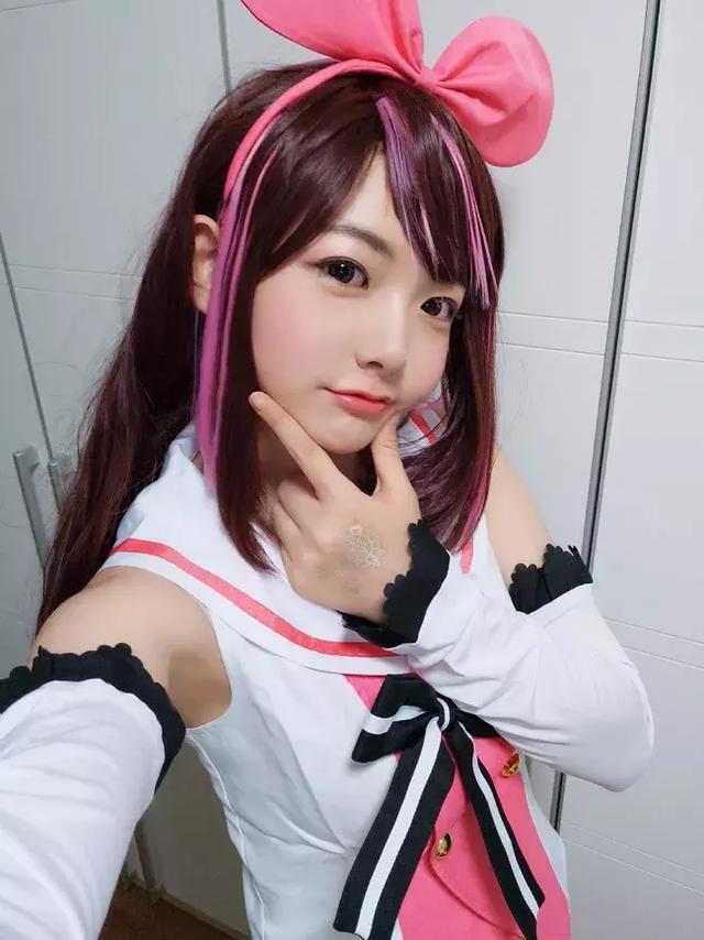 Cosplay 美少女 Kizuna Ai 绊爱 樱群(图1)